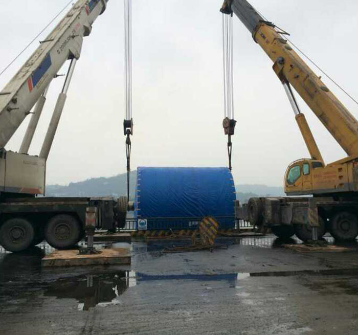 安丘吊车正在作业中